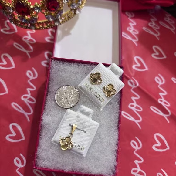 Stanley White and Black Quencher H2.0 Tumbler - Picture 2 of 9